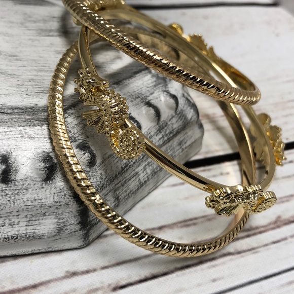 NWT Mudpie Gold Seahorse Bangle Bracelet Set - Picture 1 of 6
